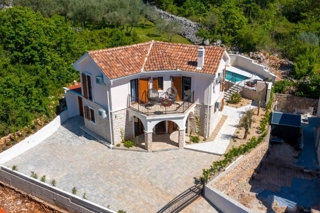 MALINSKA, ISOLA DI KRK – Affascinante casa in pietra con piscina e giardino paesaggistico