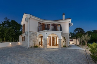 MALINSKA, ISOLA DI KRK – Affascinante casa in pietra con piscina e giardino paesaggistico