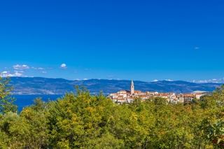 VRBNIK - Terreno edificabile con vista panoramica sul mare