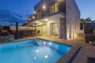KRK CITY, dintorni - Villa moderna con piscina riscaldata
