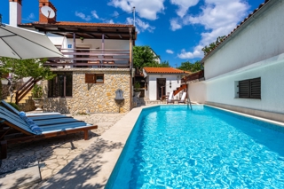 ISOLA DI KRK, RISIKA - Affascinante casa con piscina e jacuzzi