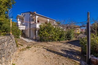 CITTÀ DI KRK - Casa con tre appartamenti