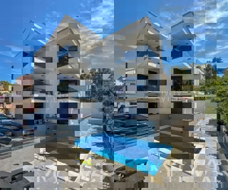 Appartamento con piscina a Vrboska