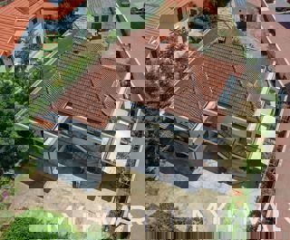 Casa con più appartamenti a Vrboska