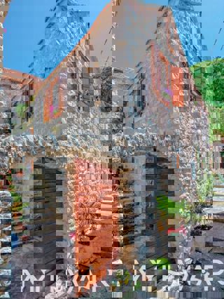 Casa in pietra ristrutturata a Pitve