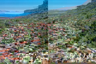 Terreno edificabile con progetto concettuale a Vrisnik