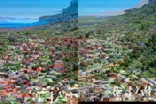 Terreno edificabile con progetto concettuale a Vrisnik