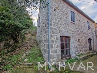 Casa in pietra con terreno edificabile a Dol