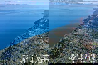 Terreno edificabile con casa in pietra a Zagradaće