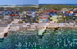 Casa sulla spiaggia a Slatine