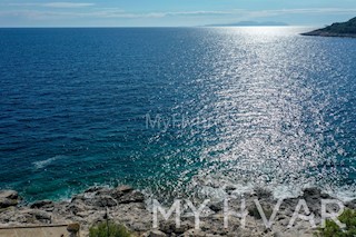 Terreno edificabile a Milna - Prima fila al mare