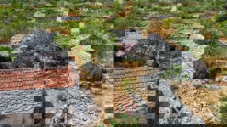 Casa bifamiliare con capanne in pietra a Bogomolje