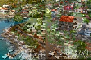 Appartamento in casa prima fila mare