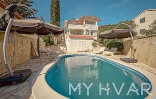 Villa con piscina a Vrboska