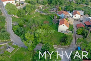 Terreno edificabile con casa in pietra e capanna a Dol