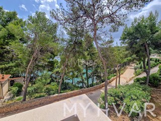 Moderno appartamento al primo piano con vista mare