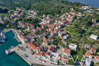 Appartamento con Taverna nel Centro di Sućuraj