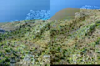 Terreno con vista panoramica e casa