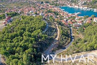 Terreno edificabile con vista sul porto a Jelsa