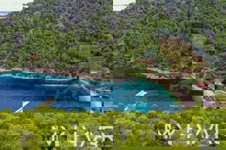 Terreno edificabile nella baia di Stiniva vicino a Brusje