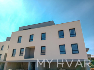 Appartamenti di nuova costruzione con parcheggio a Vrboska