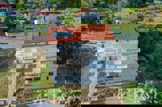 Edificio residenziale a Jelsa