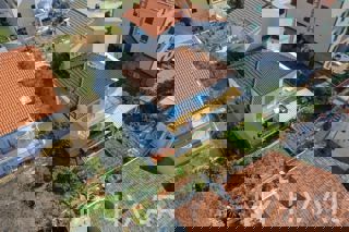 Appartamento con giardino nella città di Hvar