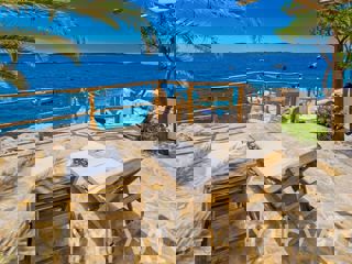 Casa con spiaggia privata nella città di Hvar