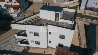 Vodice - casa con appartamenti e terrazza panoramica, vista mare