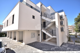 Vodice, Srima - S3 APPARTAMENTO, I. PIANO, 200 m dalla spiaggia