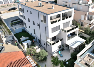 Vodice - Appartamento al piano rialzato di una costruzione nuova, posizione eccellente