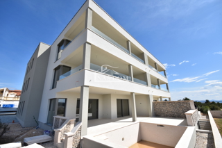 Tribunj - **VISTA MARE** Appartamento S4 al primo piano, vicinanza alla spiaggia