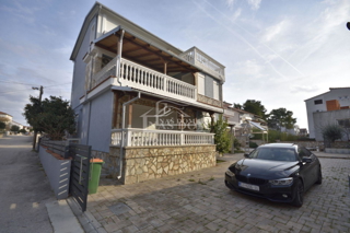 Vodice - Due case con piscina, a 400m dalla spiaggia