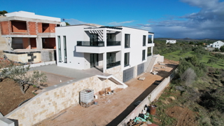 Vodice - Doppia casa S1 con piscina, vista mare