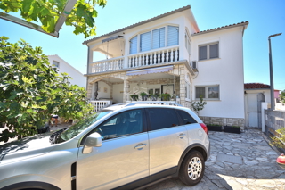 Tribunj - casa con due appartamenti, a 600 m dalla spiaggia