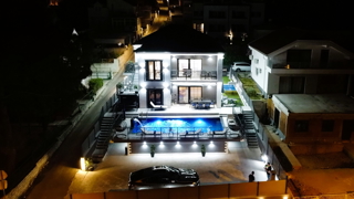 Brodarica - Villa con piscina, a 70 m dal mare