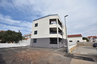 Vodice - Appartamento trilocale S2 al primo piano, ottima posizione