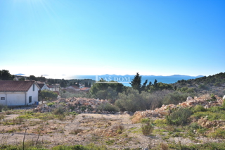 Murter - terreno edificabile con permesso di costruzione per una casa, vista mare