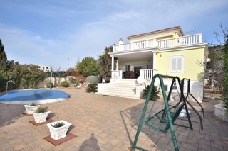 Tribunj - villa con piscina vicino alla spiaggia