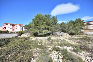 Vodice - terreno edificabile 1685 m2, 450 m dalla spiaggia