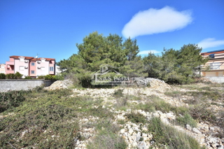Vodice - terreno edificabile 1685 m2, 450 m dalla spiaggia