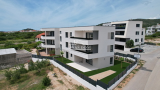 Vodice - Appartamento S4, primo piano, a 350 m dalla spiaggia, vista mare