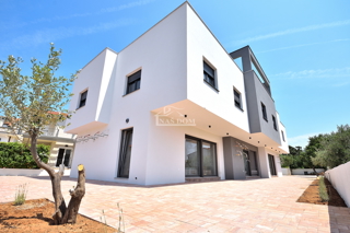Vodice - **NUOVA COSTRUZIONE** Casa S3 a 150 m dalla spiaggia