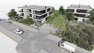 Vodice, SRIMA - appartamento con giardino, 3 camere + soggiorno + cucina, a 300 m dalla spiaggia