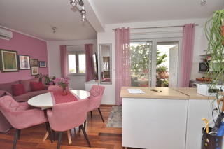 Vodice. Appartamento con due camere da letto al piano rialzato