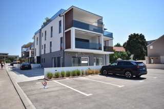 Srima - Locale commerciale PP2, prima fila sul mare