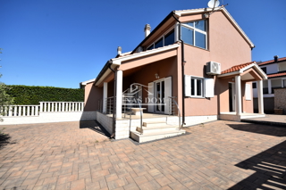Casa familiare, periferia della città