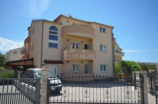 Vodice - Casa con 6 appartamenti