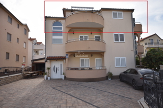 Vodice - piano di un edificio con 2 appartamenti