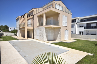 Srima, Vodice - Casa con 4 appartamenti e piscina, a 800 m dalla spiaggia